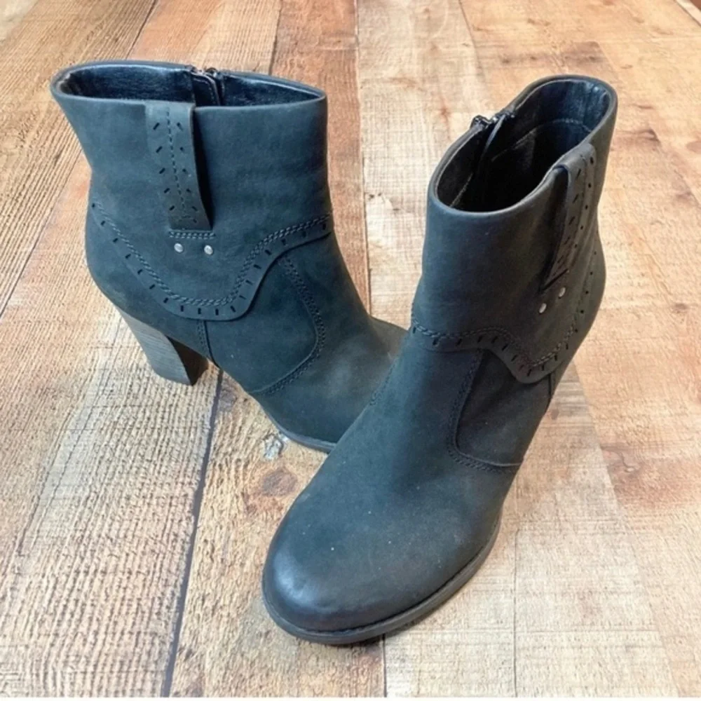 Clarks Artisan Black Nubuck Leather Ankle Boots Western Studded Heeled Booties 8